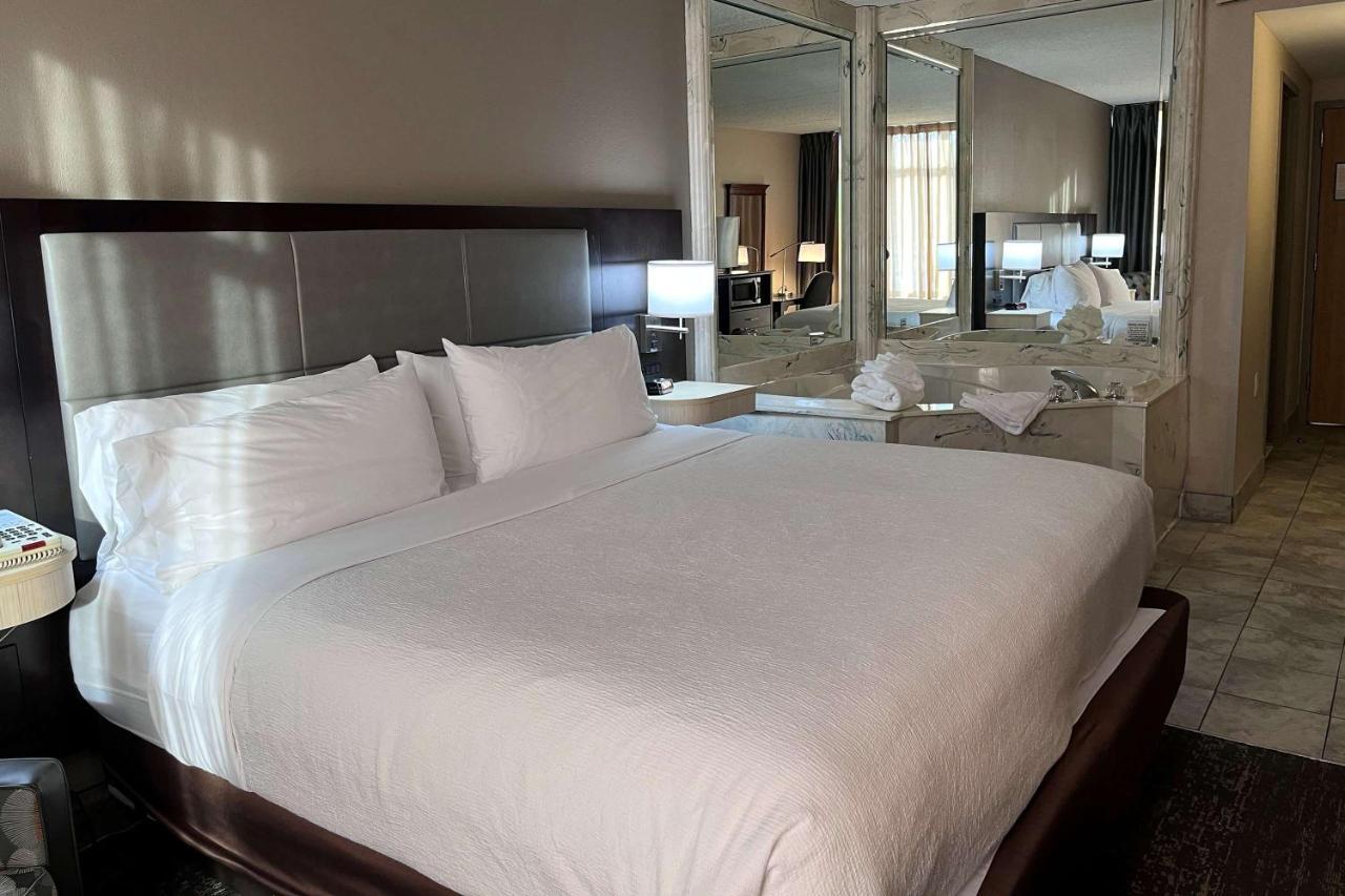 Wyndham Garden Southgate Hotel Buitenkant foto