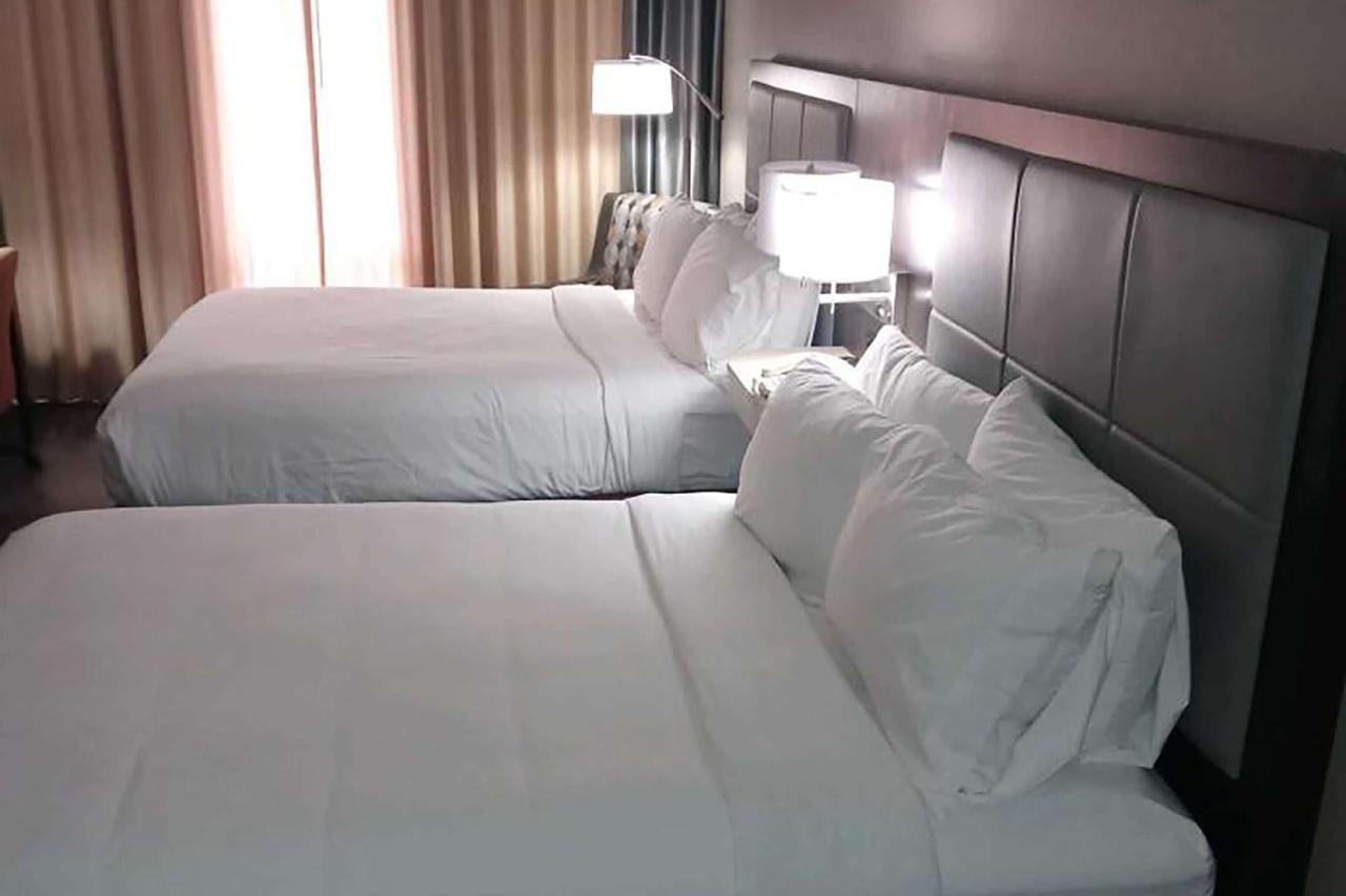 Wyndham Garden Southgate Hotel Buitenkant foto