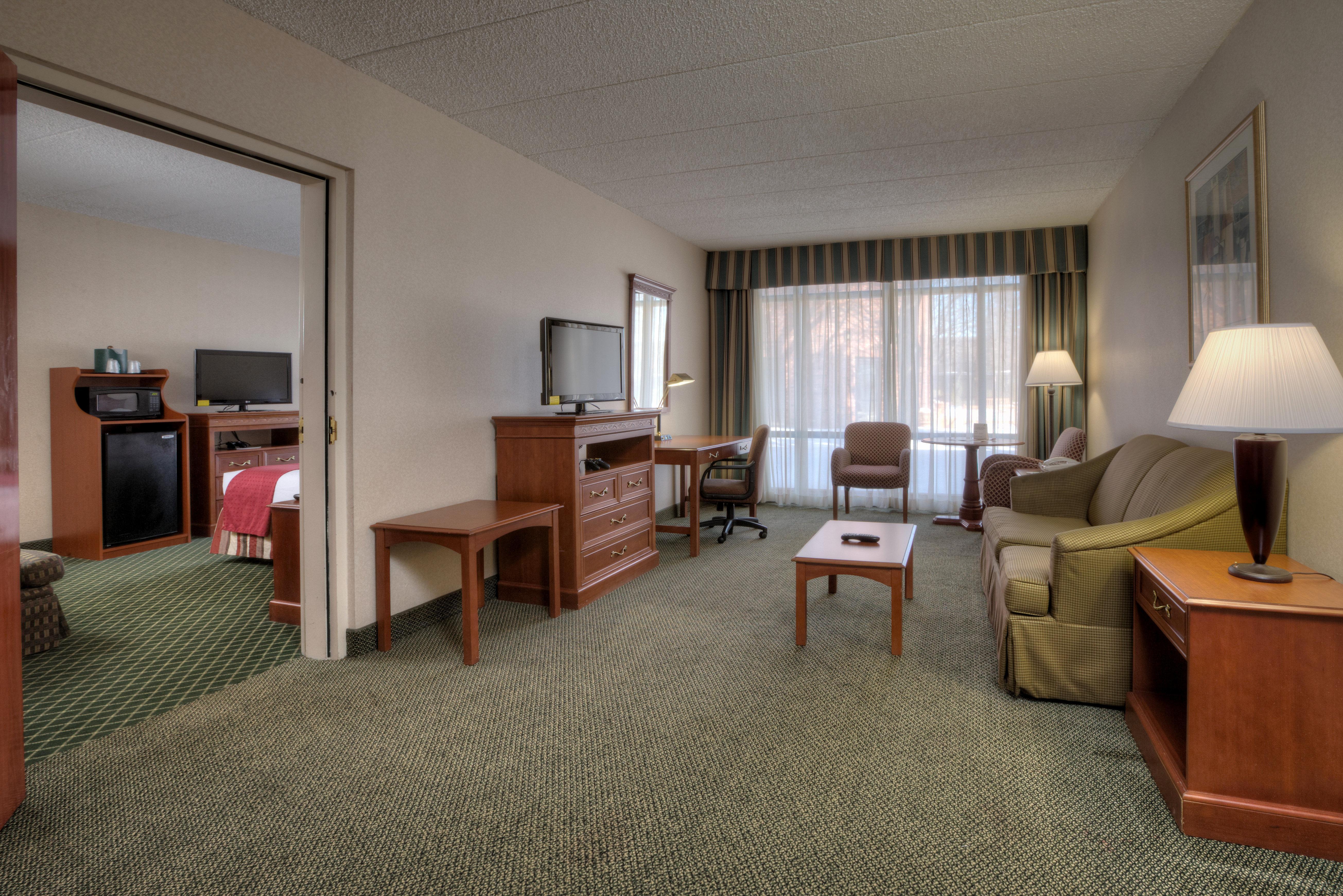 Wyndham Garden Southgate Hotel Buitenkant foto
