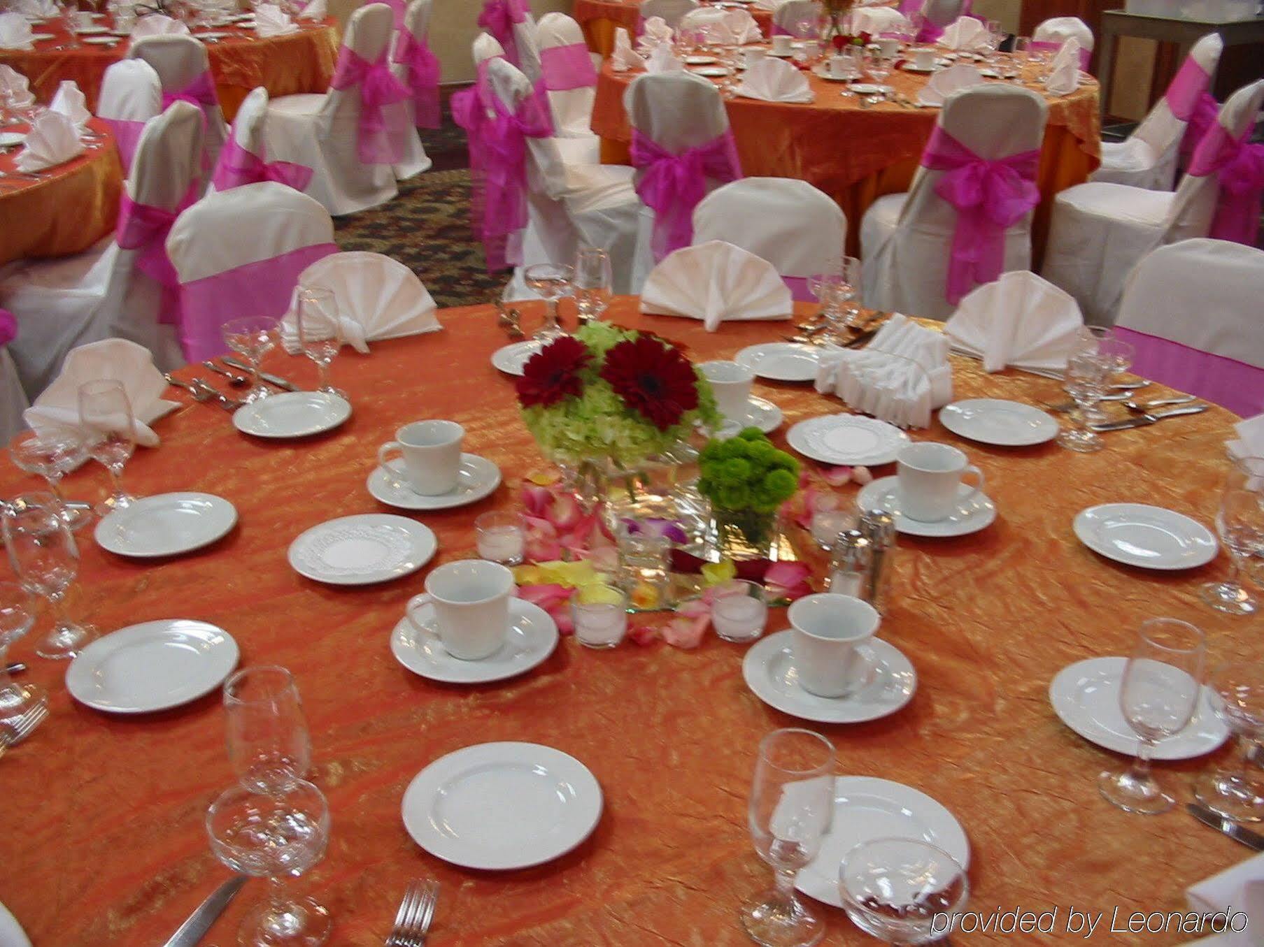 Wyndham Garden Southgate Hotel Buitenkant foto