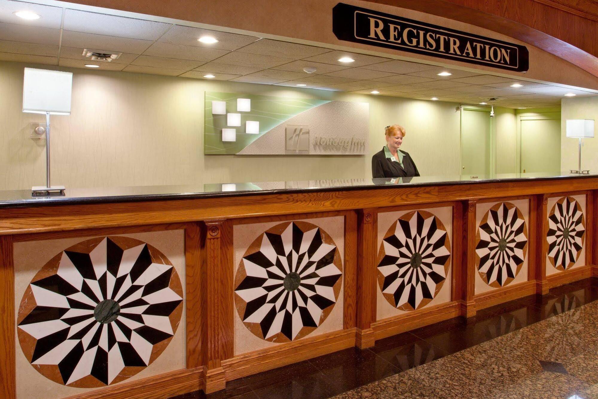 Wyndham Garden Southgate Hotel Buitenkant foto